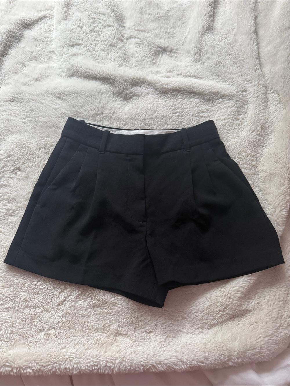 Aritzia Effortless Shorts